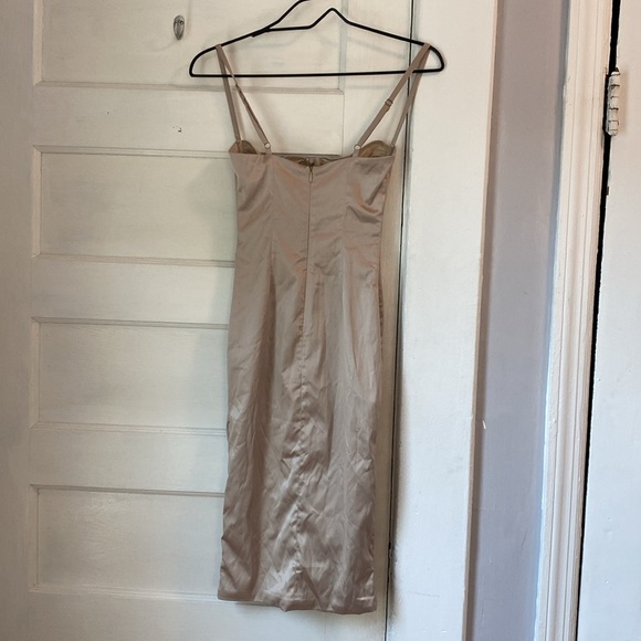 NWT Oh Polly Cut ‘Em Off Satin Bodycon Midi Dress in Beige, Size 0 - Picture 7 of 17
